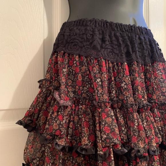 Lace Ruffled Flower Skirt - Picture 3 of 4